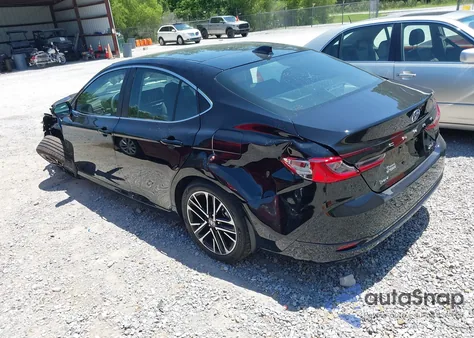 2025 Toyota Camry Xle z USA, uszkodzony, nr VIN 4T1DAACK0SU145029
